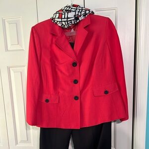 Classic Evan Picone Linen Blend Pant Suit with accent scarf